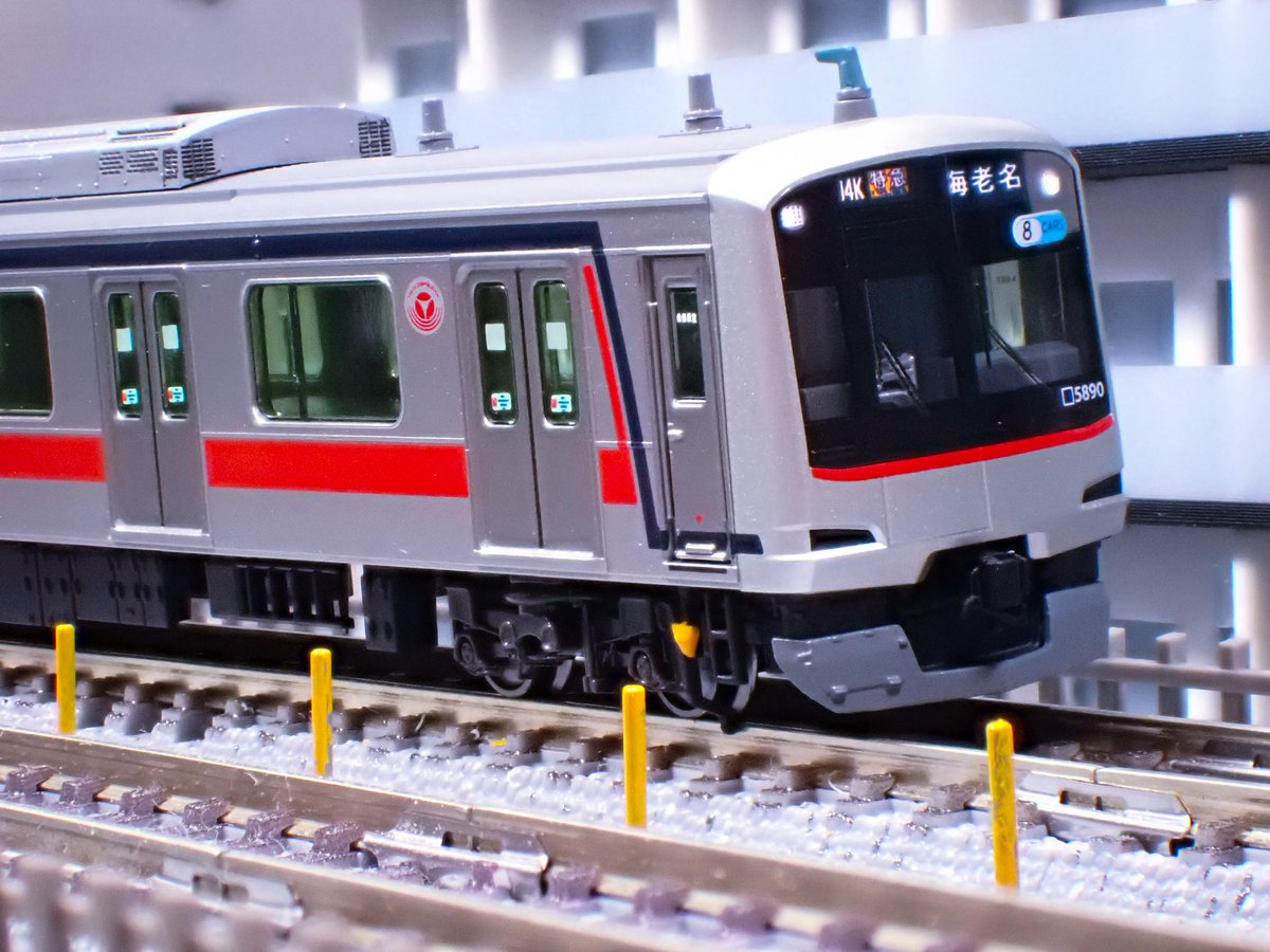 TCDn_gauge's tweet photo. KATO東急5080系です
TAMA MODEL FACTORY（@T_M_factory ）製先頭スカート・床下機器・排障器・車端機器パーツを採用、前面行先種別表示はe533の精密工房（@e5332819 ）製ステッカー、東急5000シリーズ定番の世田谷総合車輌センター（＠sscmodel ）製インレタチューンを施しています
#東急5080 https://t.co/lN5vzZhtKM