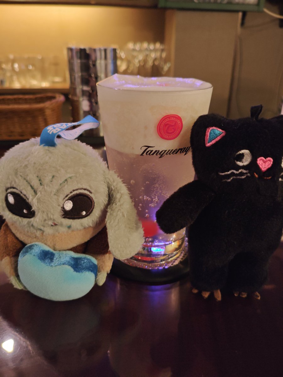 chaaanuni's tweet photo. ユグドラシルとオマールエビのジン https://t.co/L9c0iZi4Xd