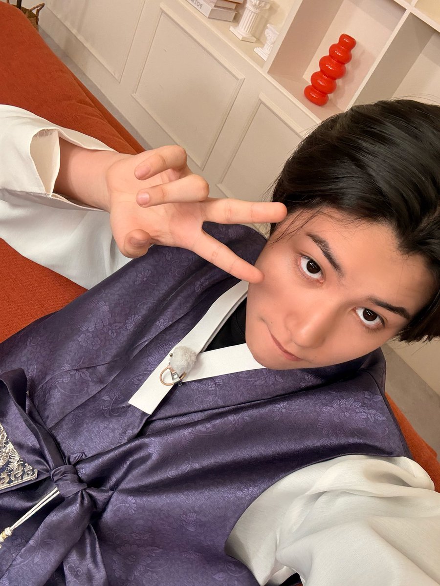 loutifulday's tweet photo. LOUIS <4SHOBOSHOW EP.21 Behind>

my heart🥹❤️❤️
#LOUIS #루이 #LNGSHOT #롱샷 https://t.co/D63Fglukqt