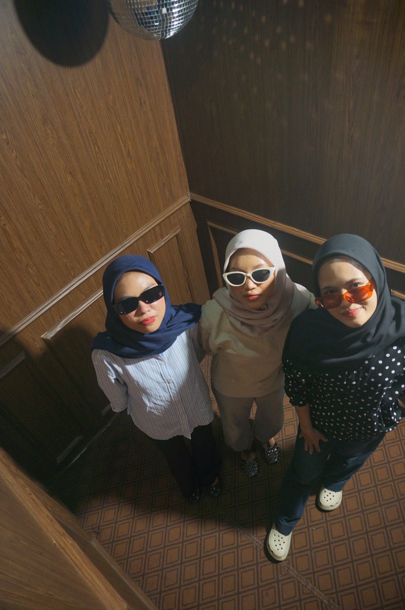 ursrtnin's tweet photo. udah cape jadinya begini https://t.co/CAsEAbIpAU