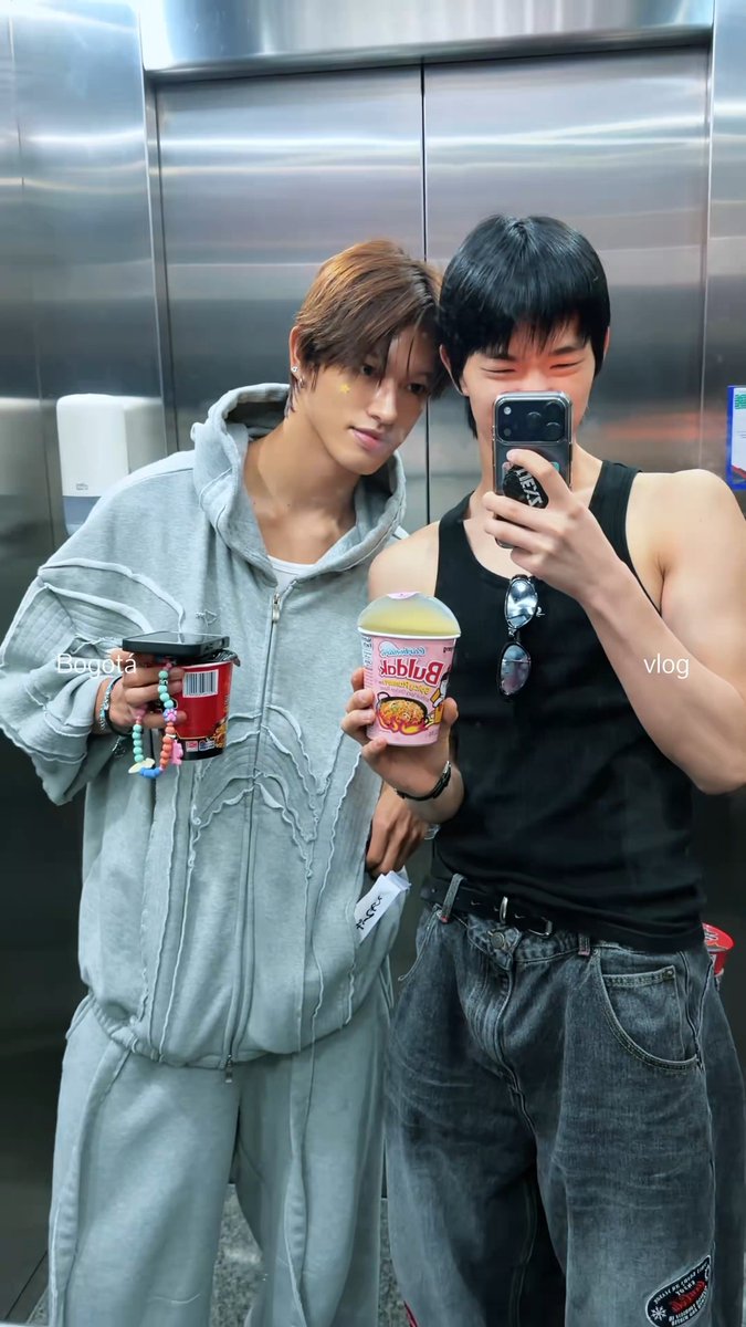 hyuhyu_stop's tweet photo. 세모야🫶🏻 https://t.co/3nJCypvH9h
