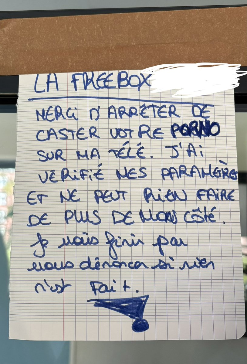 drn_rx's tweet photo. wtf y’avait ça dans le hall de mon bâtiment https://t.co/JFq1BsHc6O