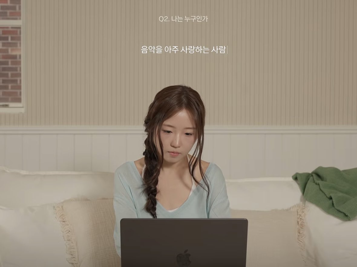 oneonmoon's tweet photo. 질문도 답변도 이 여자도 너무너므 좋아서 영상 아껴보고 싶어…… 근데 ㅃㄹ 보고 싶기도 해…….. 아진짜좋다왜눈물이조금나오지 https://t.co/IRkLLNL6eT