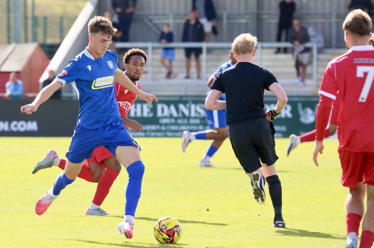 leytonorientfc's tweet photo. FA Cup action for our young O's 🏆

Find out more about how our out-on-loan players got on over the weekend 🔴

🔗 https://t.co/bxCIME4r9B

#LOFC #OneOrient https://t.co/BxGeDjnZeG