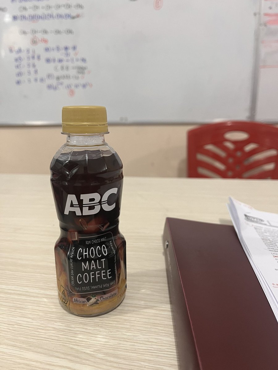 giemimanatnat's tweet photo. Tanda akhir bulan adalah beli kopi di supermarket (bye imadji, kopi kenangan, fore 💔) https://t.co/QFNavYwNlu