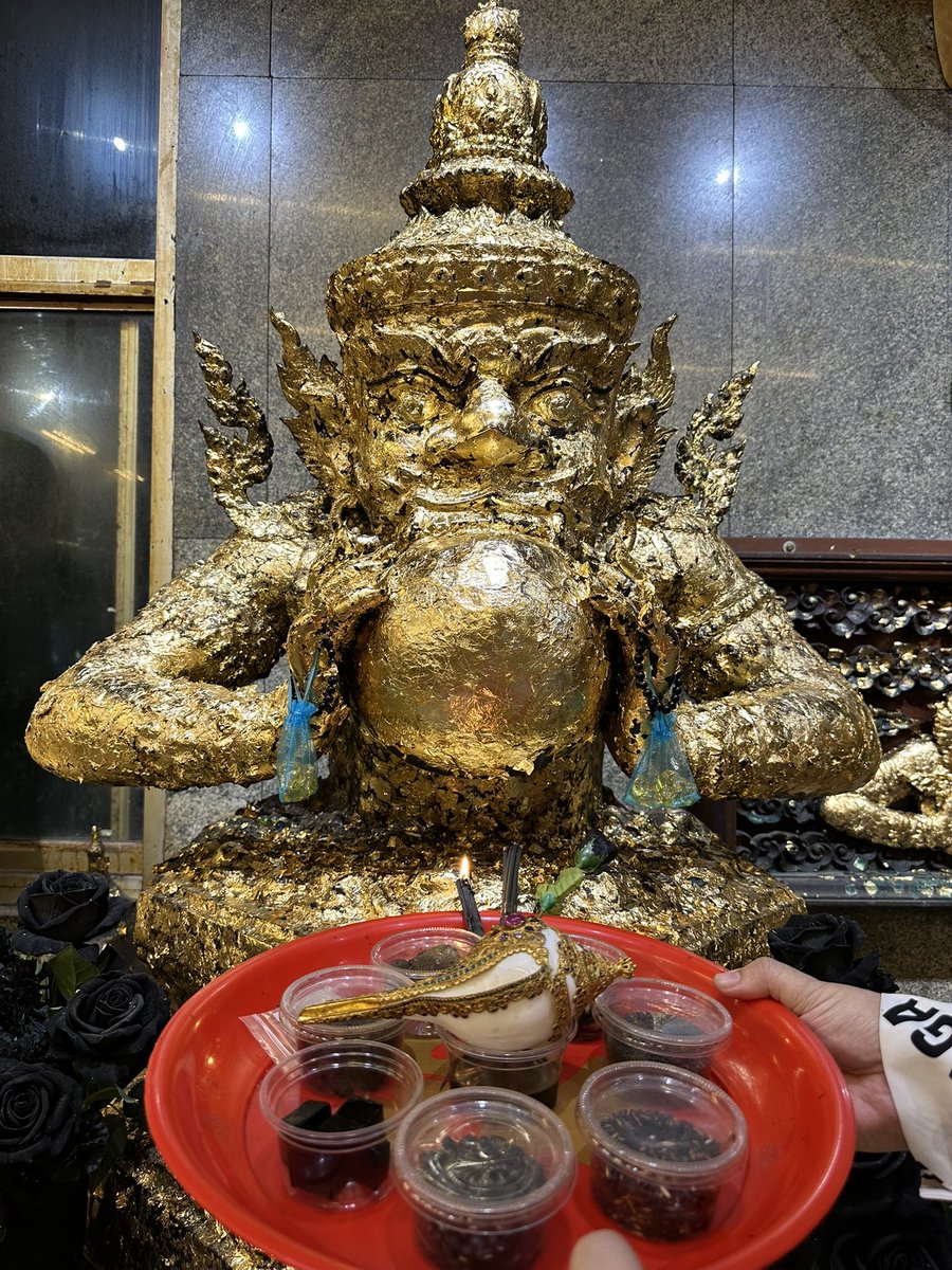 taew2482's tweet photo. เมื่อเห็นข้า พวกเจ้าจงชีวิตเปลี่ยนทันที https://t.co/cg86CsPYhO