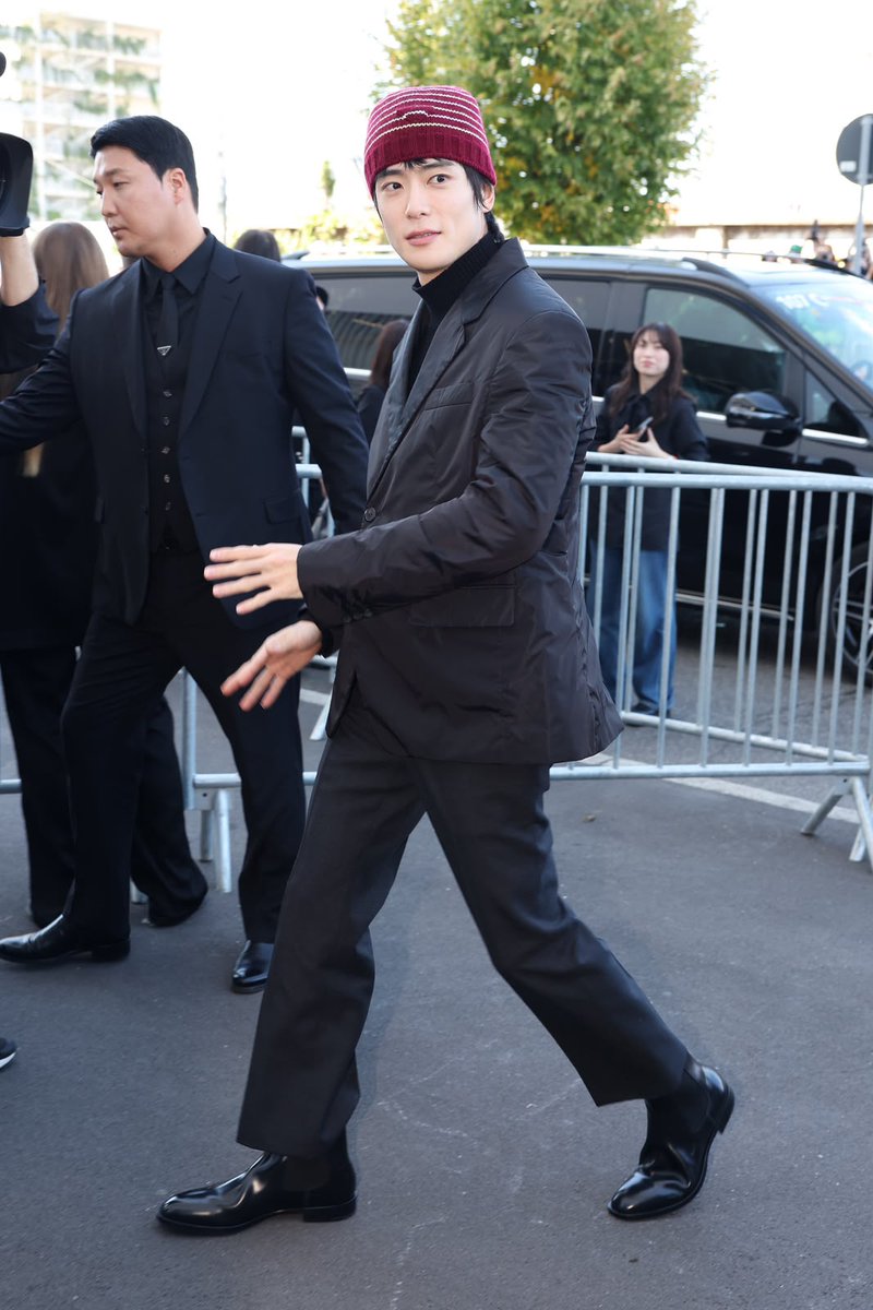 TheePopCore's tweet photo. NCT’s Jaehyun serves with his charming looks at the Prada fashion show. https://t.co/VSVsnhEym4