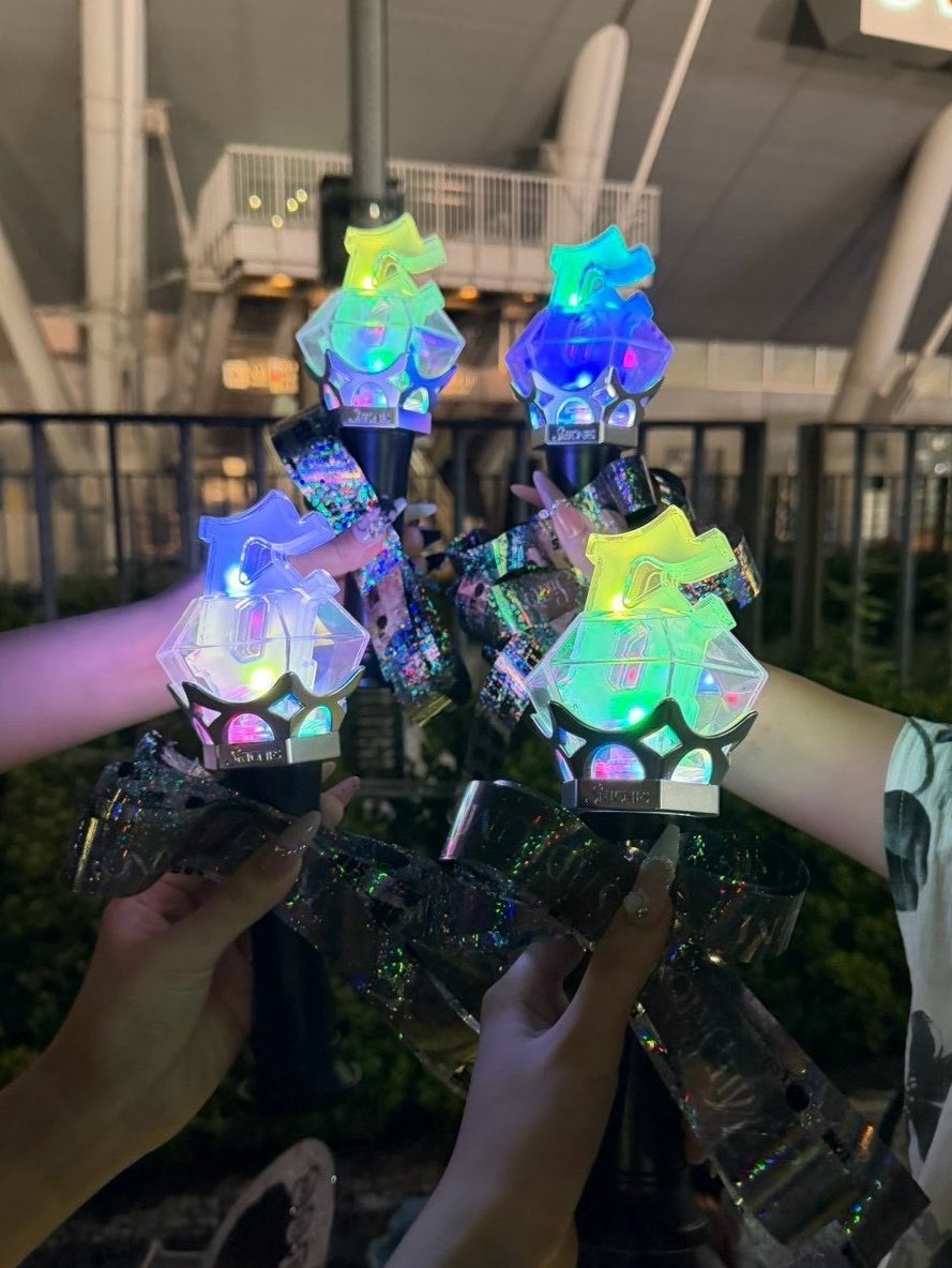 h9wan_0618's tweet photo. スタジアム開幕おめでとう🩶✨
2日間とても楽しかったし、アリーナとスタンドどっちも入れて嬉しかった(- ω -)
NEXT長居 晴れますように☁

#味の素スタジアム #SixTONES #松村北斗 https://t.co/KgoIPKzgR7