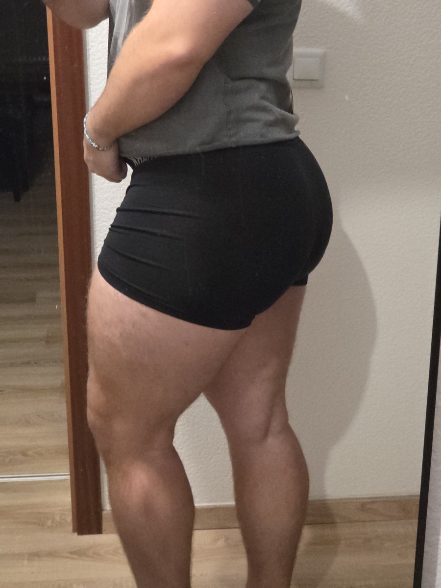 netfelixxx's tweet photo. Shoutout to my boys with big calves and phat asses https://t.co/fqDBBVPGJh