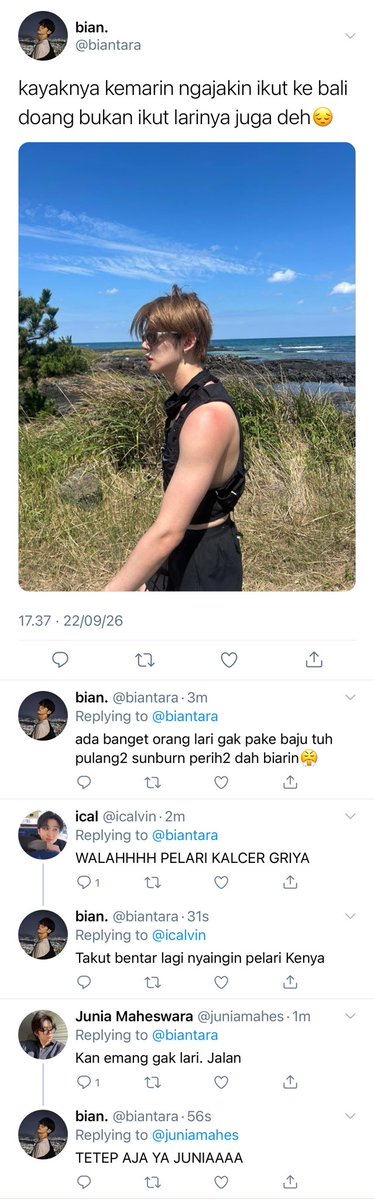 m00nderwall's tweet photo. [] yeonbin three tweets au (juniabian vers)

lagi lagi lari
lari lagi lari lagi https://t.co/0YJIUT0Umf