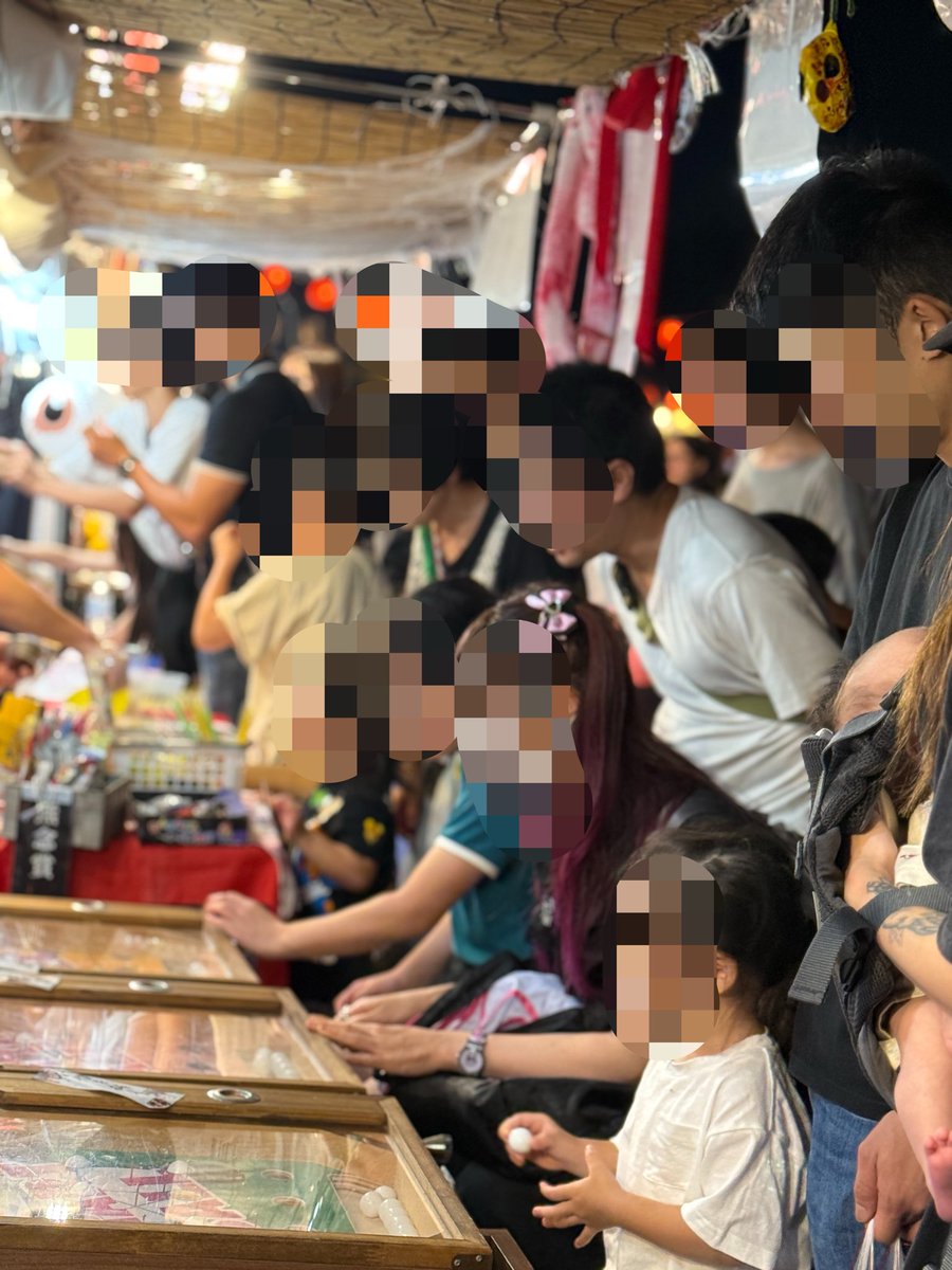 takkuxutv's tweet photo. 上野ゾク夏祭り3日目ありがとうございました。

2日間の天気を破壊する様な気温の中お越しいただきありがとうございます。

公演中、数名体調不良の方がいらっしゃいましたが、皆様回復されております。

明日は導線を増やし、制限を設けるなどの対策を行います。

お大事にされて下さい。

明日で最終日です。
スタッフ一同頑張ります。
夏の終わりに忘れられない思い出を！！

また明日宜しくお願いします！

#ゾク夏祭り