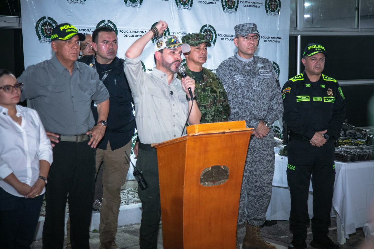 subdirectorpol's tweet photo. Mi reconocimiento a @PoliciaAntiNar, a los Comandos Jungla, la Aviación Policial y nuestros investigadores, por el resultado sobresaliente en Santa Marta, donde fueron neutralizados 7 integrantes de las Autodefensas Conquistadoras de la Sierra Nevada, entre ellos alias “Cholo”. https://t.co/aAUmFIgI04