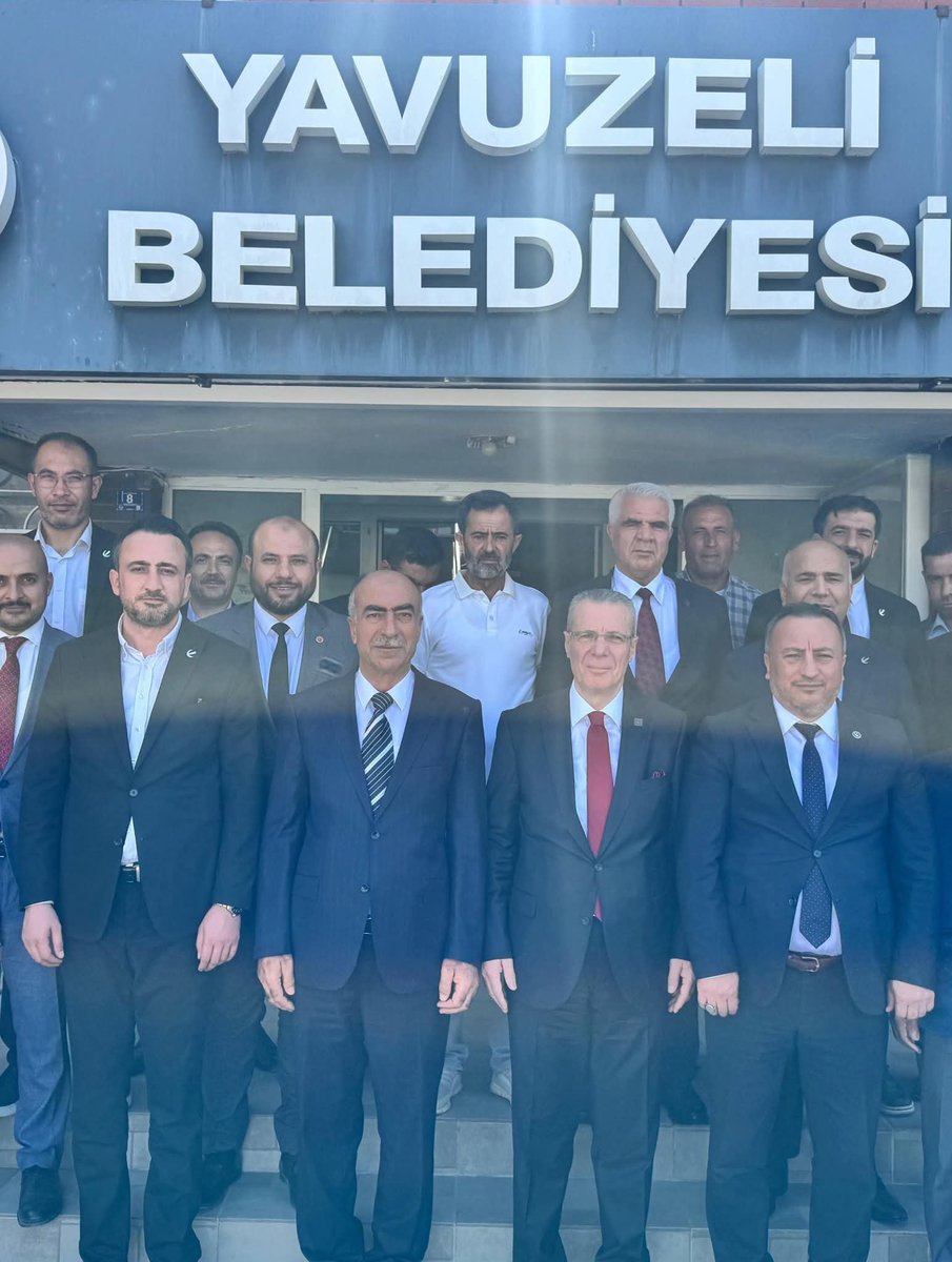 rprefahantep's tweet photo. 📍Yavuzeli
Genel Başkan Yardımcımız Sn. Bülent Osman Osmanağaoğlu ve İl Başkan Yardımcılarımızla birlikte Belediye Başkanımız Sn. Mehmet Kaya’yı ziyaret ettik. İlçemizin hizmetleri ve ihtiyaçlarını istişare ettik. Başkanımıza başarılar diliyorum.
Sedat YILDIZ https://t.co/r5r4oE7q8D