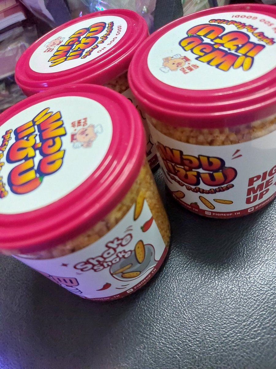 Chalachachair's tweet photo. ซื้อมาเติมอีกแล้ว กินโรยพวกหมี่ไก่ฉีก มาม่าผัดอร่อยมาก✨👍
#PigMeUpTH https://t.co/kN5Ke52OJX