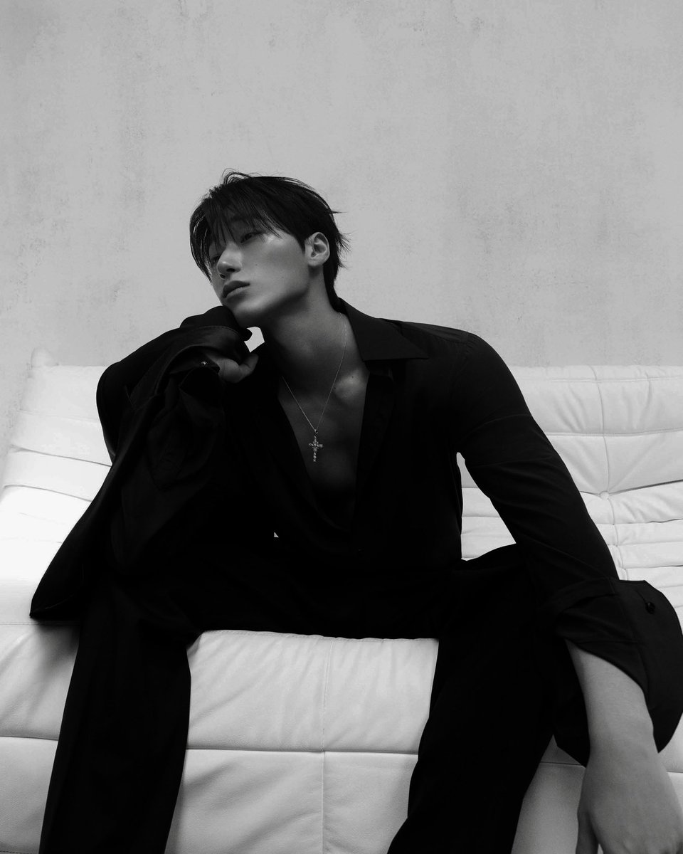Chioi3an's tweet photo. Dressed in the D&amp;G FW26 Collection for DAZED Korea, I explored the details and craftsmanship behind each piece. From the sharp tailoring to the refined styling, every element came together to create a look that reflects the essence of this collection. https://t.co/UQRL7OEN60