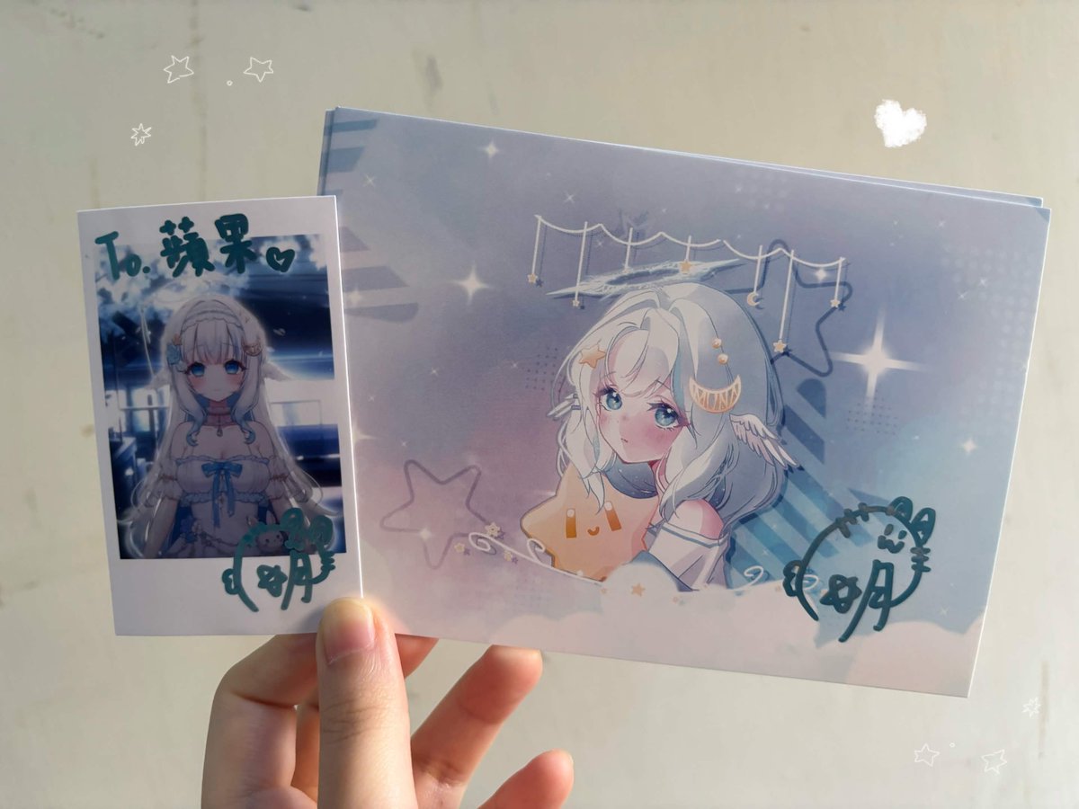 xingyue_52's tweet photo. 🩵部分周邊實體圖片🩵

初亮相套組預購倒數一週啦🎉

先偷偷給大家看實際成品🎀
有些是募資回饋才能獲得的~
真的超級美的ㄚㄚ😭
其餘商品也都在陸續製作中✨

還在猶豫的月兔們，趕快把握機會下單.ᐟ.ᐟ
( 購買套組會有 神秘抽獎券*1張 唷 ) https://t.co/ClISXVtcU1