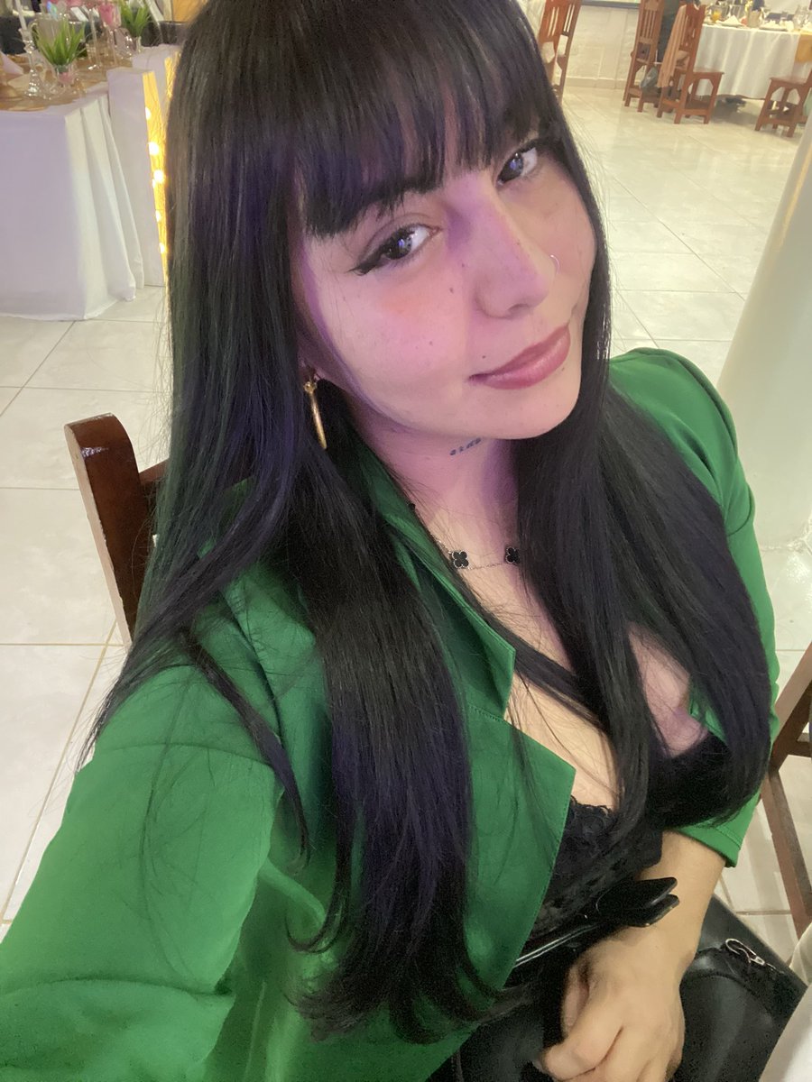 Danielitavx's tweet photo. Les gusta como me queda el colorsito verde? 🤭🤭💚💚💚💚 https://t.co/EKjZDtPPHT