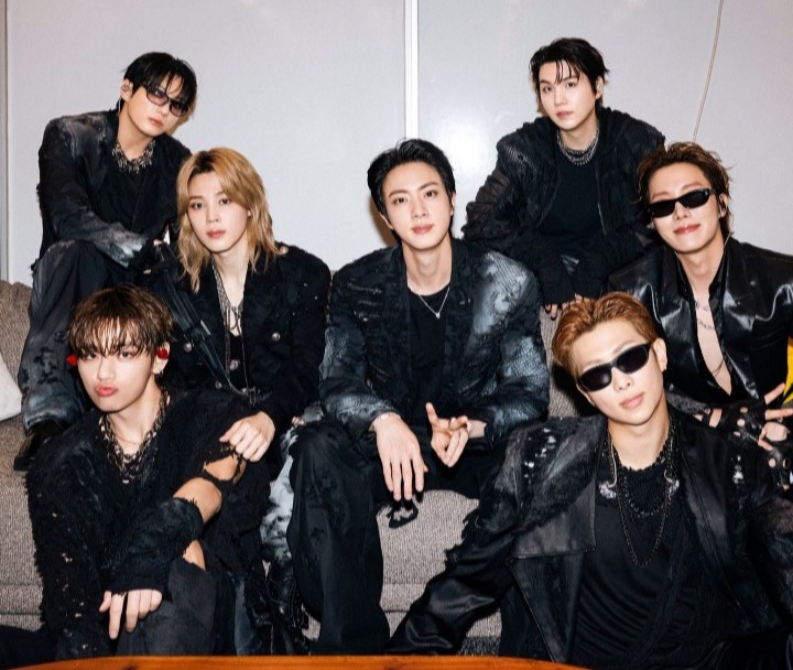 PopMedia_1's tweet photo. Artists who dominated the music scene in 2026 so far:

1. BTS 
2. Taylor Swift
3. Bruno Mars
4. Shakira
5. Ariana Grande
6. Olivia Rodrigo
7. Harry Styles
8. Justin Bieber
9. Ella Langley 
10 Zara Larsson 
11. Drake
12. Cardi B
13. Pink Pantheress
14. Adela
15. Madonna
16. Tyla https://t.co/zUmlrLBE31