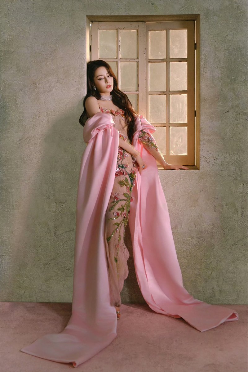 centlookbook's tweet photo. #Dilraba 迪丽热巴 in a special custom-made Maquinn Couture, styled with Mikimoto High Jewelry, for her Spicy Carnival fan meet in Beijing https://t.co/CuBugaWscv