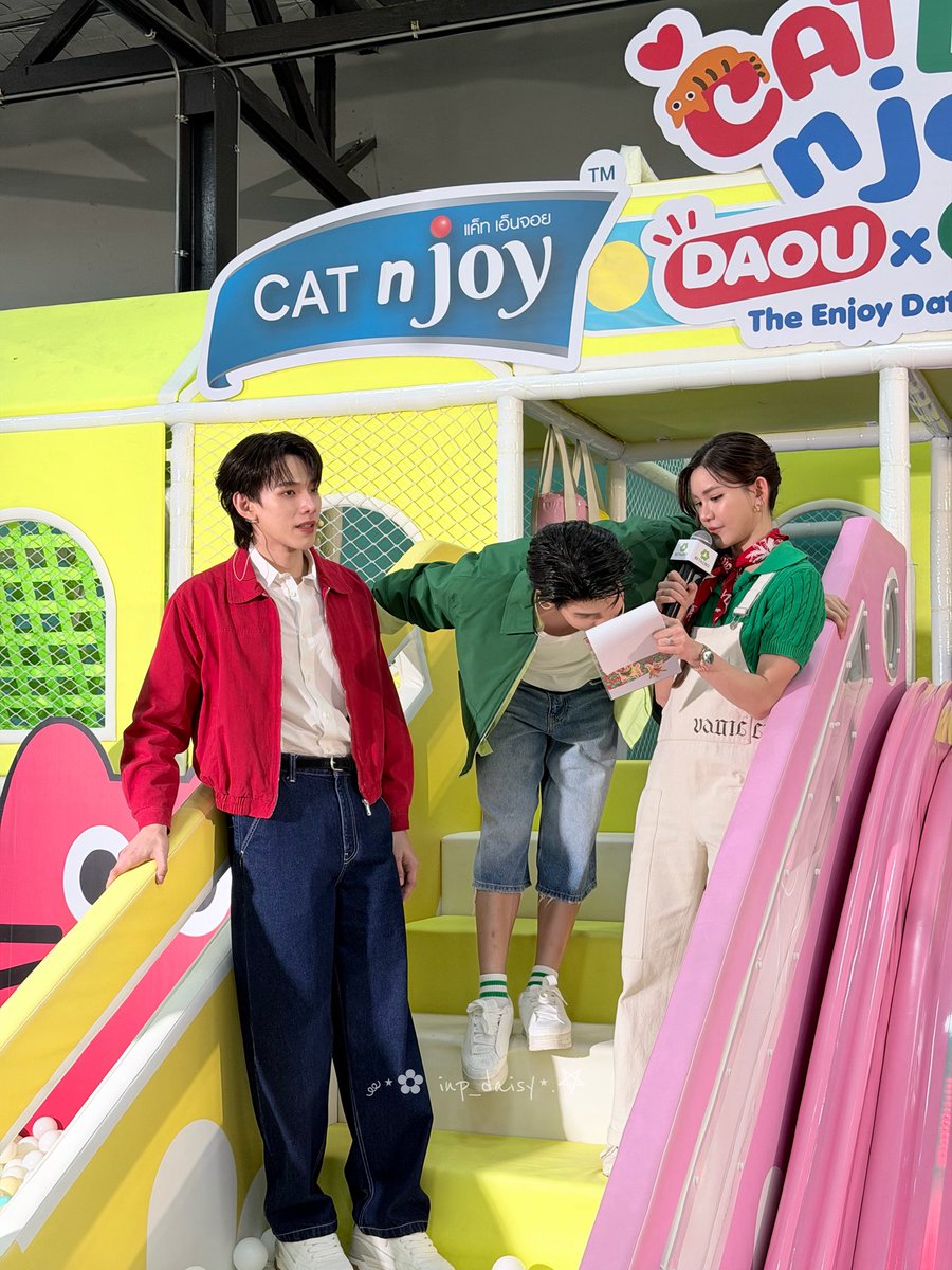 inp_daisy's tweet photo. POV ดาราแอบดูโพยพิธีกร 

#CATDOGnjoyTheEnjoyDate
#CATDOGnjoyXDaouOffroad
#DaouOffroad #ต้าห์อู๋ออฟโรด https://t.co/t89lzDQvhw