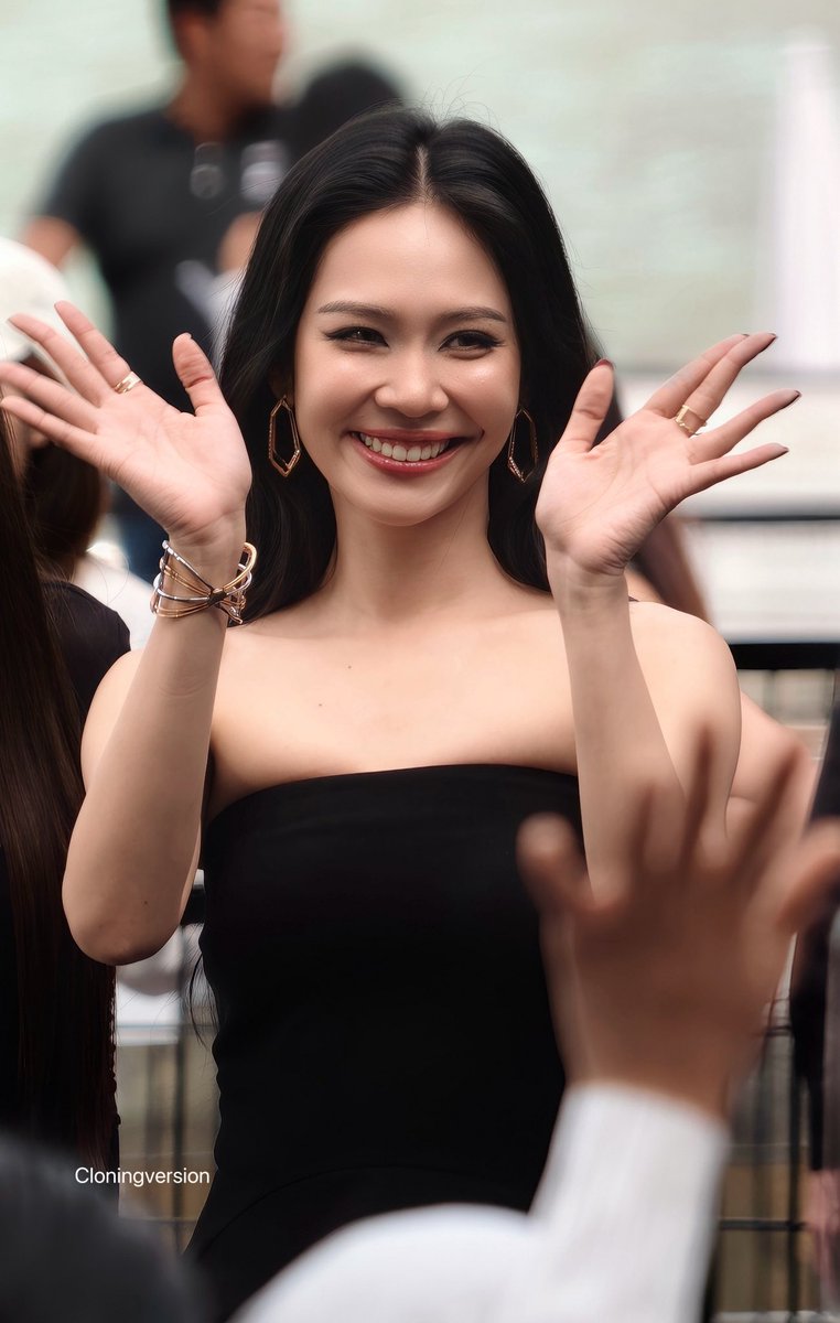 cloningversion's tweet photo. หน้างาม ผิวงาม แถมปากหวาน
ทำกรรมการหัวใจแทบวาย 🧎🏼‍♂️

PRESS EFW2026 X PUINOONBINT
#EFW2026xPuinoonBint
#Bintsireethorn https://t.co/JFW9tyjYtw