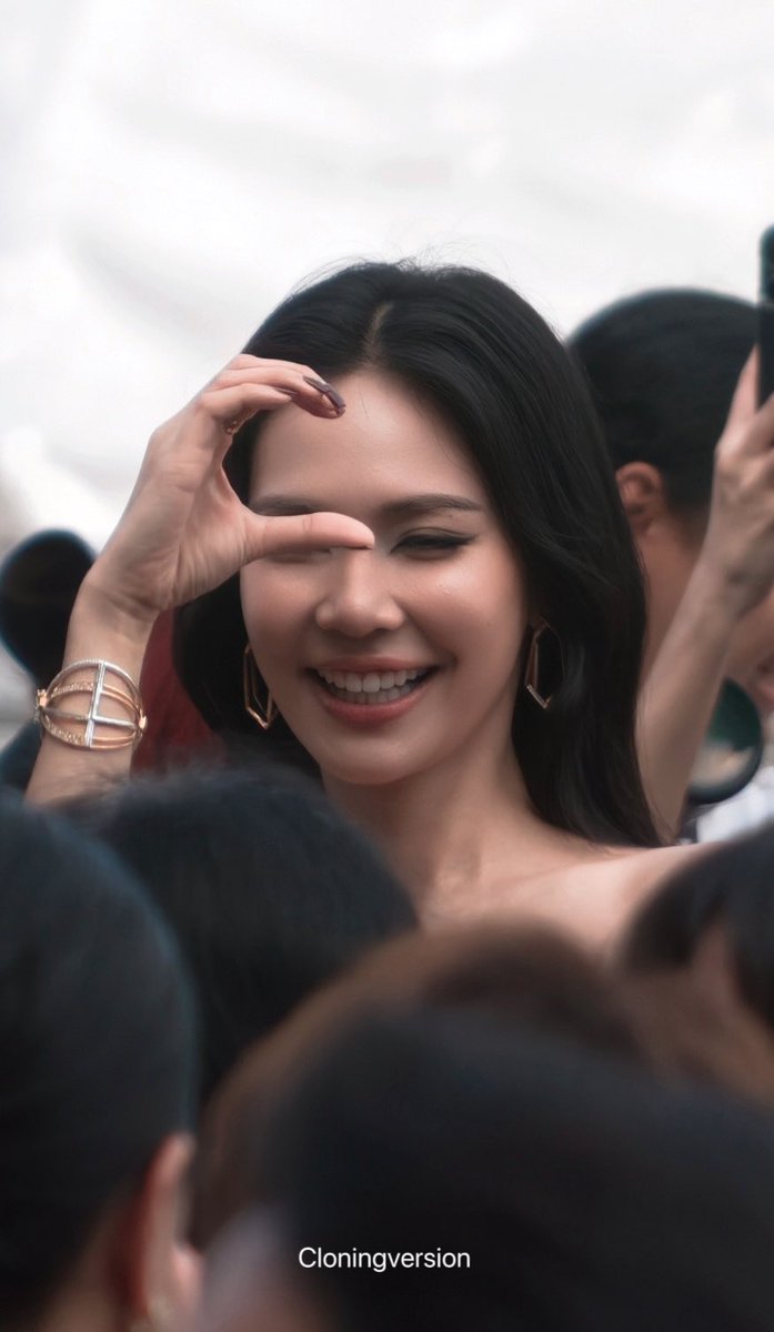 cloningversion's tweet photo. หน้างาม ผิวงาม แถมปากหวาน
ทำกรรมการหัวใจแทบวาย 🧎🏼‍♂️

PRESS EFW2026 X PUINOONBINT
#EFW2026xPuinoonBint
#Bintsireethorn https://t.co/JFW9tyjYtw