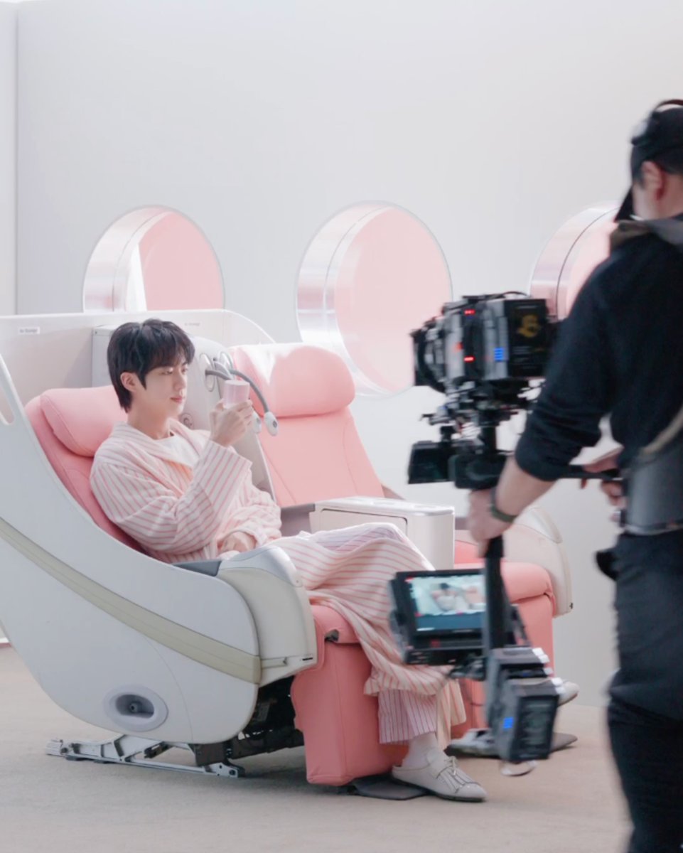 jinnieslamp's tweet photo. LANEIGE US INSTAGRAM (1)

“A few fresh-faced moments with Jin 🪽✨

Shop Bouncy &amp; Firm Eye Patches:
→ https://t.co/4xWXIci6ax
→ TikTok Shop”

JIN LANEIGE WORLD SLEEP TOUR
#JinxLaneige #Laneige #Jin @laneige_us https://t.co/imYSY7Y7I1