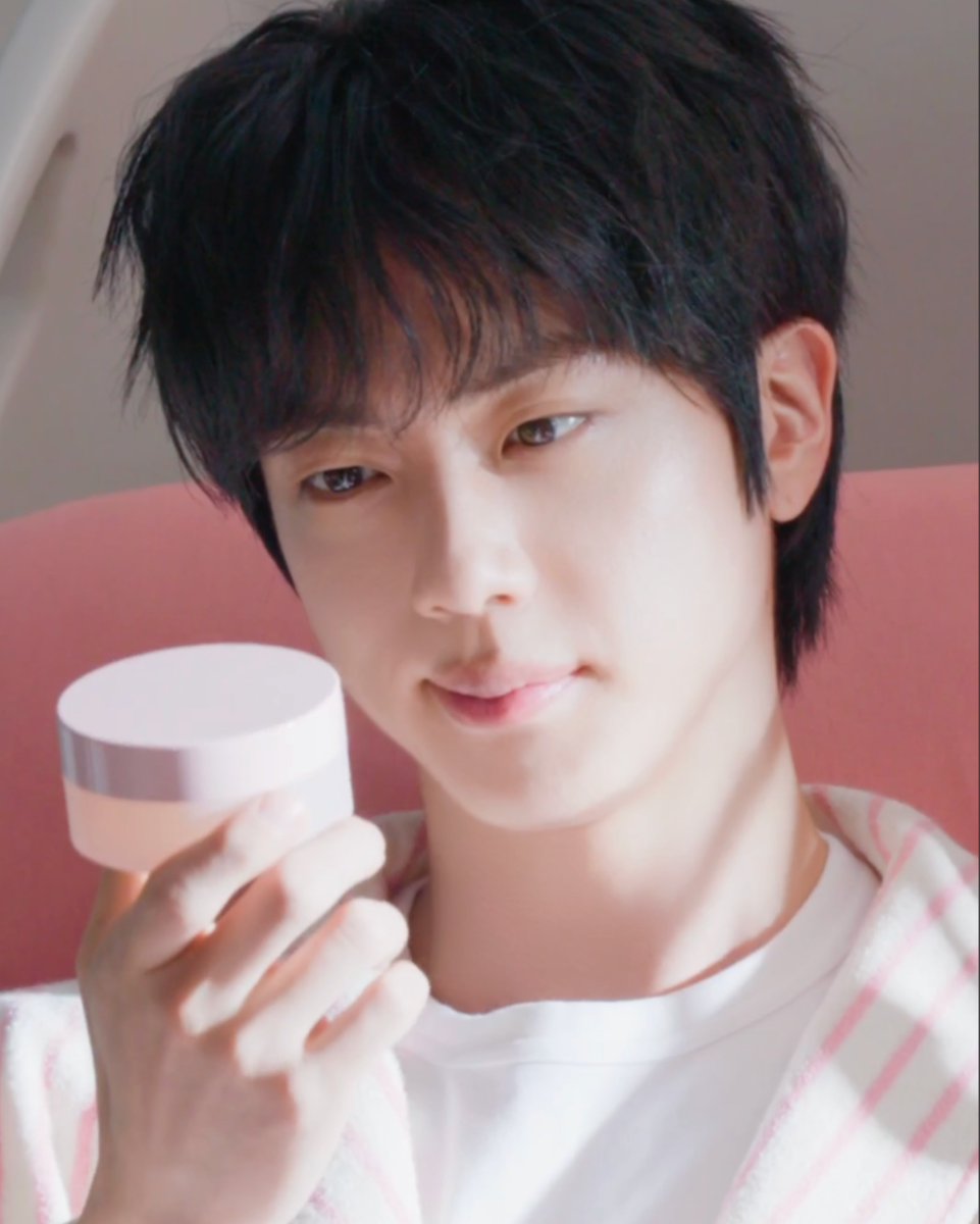 jinnieslamp's tweet photo. LANEIGE US INSTAGRAM (1)

“A few fresh-faced moments with Jin 🪽✨

Shop Bouncy &amp; Firm Eye Patches:
→ https://t.co/4xWXIci6ax
→ TikTok Shop”

JIN LANEIGE WORLD SLEEP TOUR
#JinxLaneige #Laneige #Jin @laneige_us https://t.co/imYSY7Y7I1