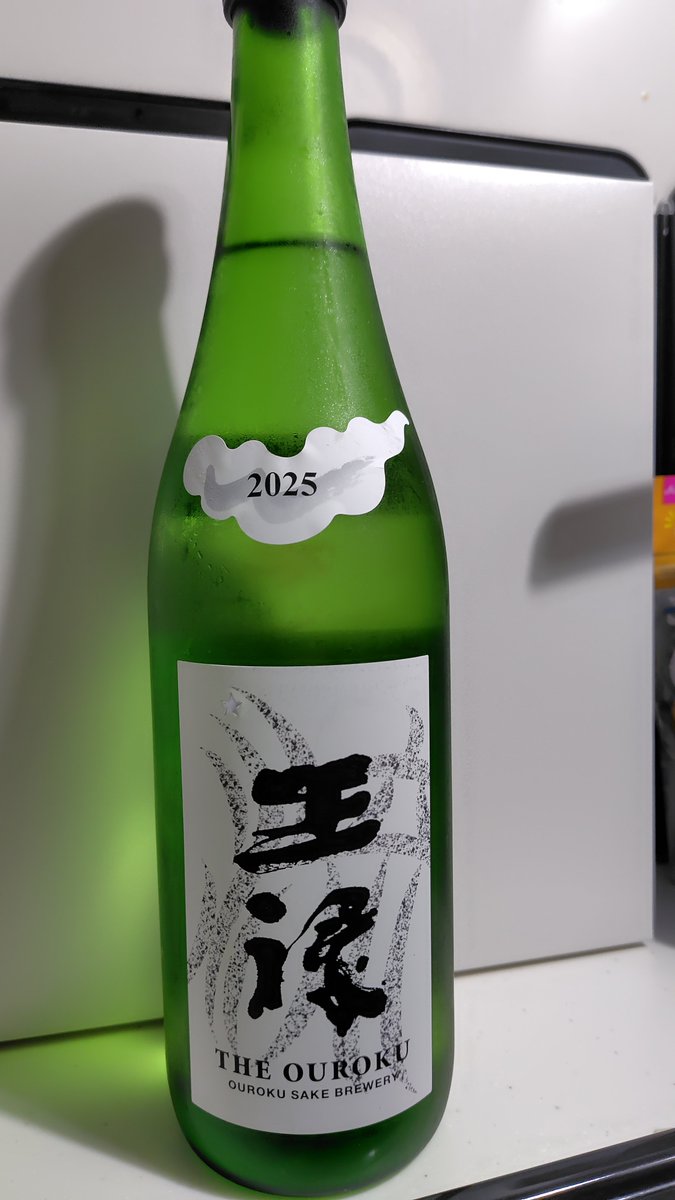 tacoppi's tweet photo. 王祿　流

最初すっきり、あとから旨みがくる
飲み終わりに舌先がピリピリする、コハク酸？

美味え

#日本酒 https://t.co/Q8bBsttjjL
