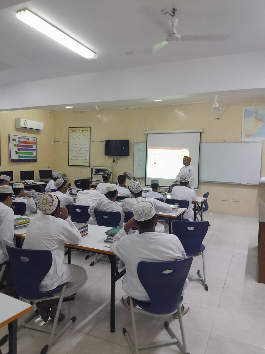 shehetschool's tweet photo. نفذ الفاضل أ/سالم سعيد المعشني أخصائي انشطة مدرسية محاضرة بعنوان(مخاطر الابتزاز الإلكتروني وطرق الوقاية منه) لطلبة الصف العاشر،وذلك لنشر الوعي وتعزيز الثقافة الرقمية لديهم. https://t.co/ECxpa4Eqd2