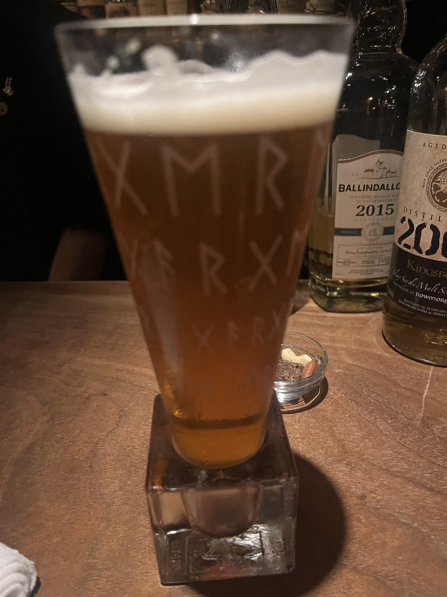 akimatsuba's tweet photo. 顔見知りのマスターの神楽坂のバーが先日8周年を迎えたので挨拶に行ってました。

ガージェリー
アードベック マンサニージャ（バーボン樽熟成&amp;シェリー樽熟成）
山崎 ピーテッドモルト スパニッシュオーク（通常の山崎はピートを使わないので、珍しさに惹かれて）

どれも美味しかった🤣 https://t.co/0WnOHwtLmr