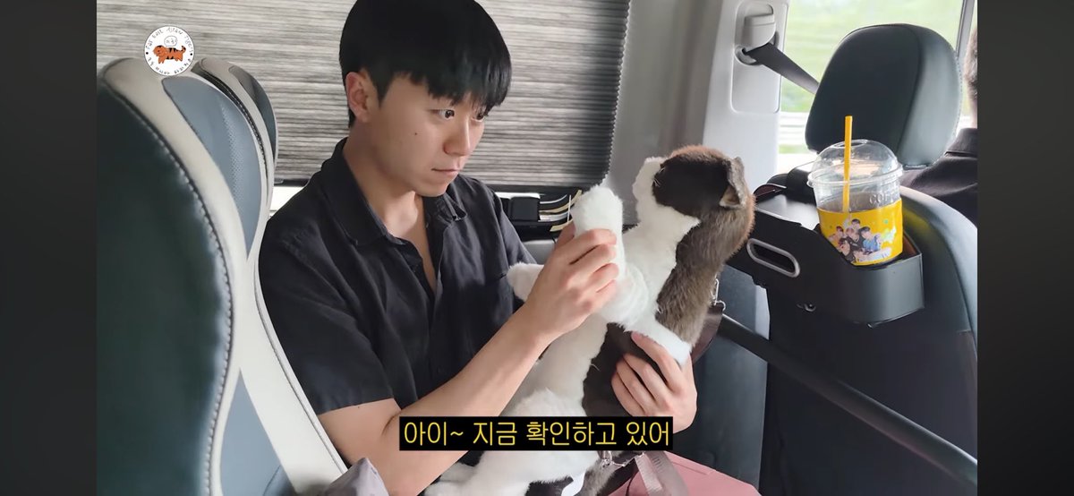1oznvu's tweet photo. 요즘밥친구로 극아타브이로그보는데
웃음이멈추질않아….. https://t.co/wcJkhpZBOb