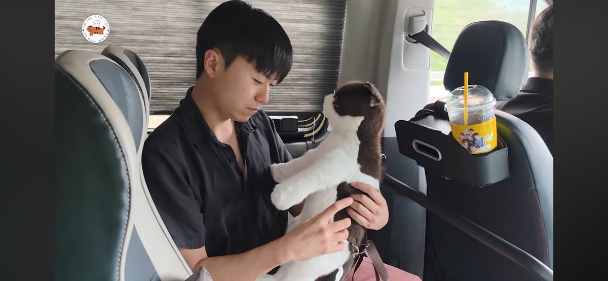 1oznvu's tweet photo. 요즘밥친구로 극아타브이로그보는데
웃음이멈추질않아….. https://t.co/wcJkhpZBOb