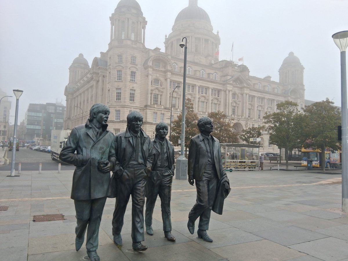 AustinsSatnin's tweet photo. Look who I seen while on a day out to Liverpool 📸📸🇬🇧😍🩷💕 

#AustinButler #Beatles #AlbertDock #PierHead https://t.co/xDTssdOpaL