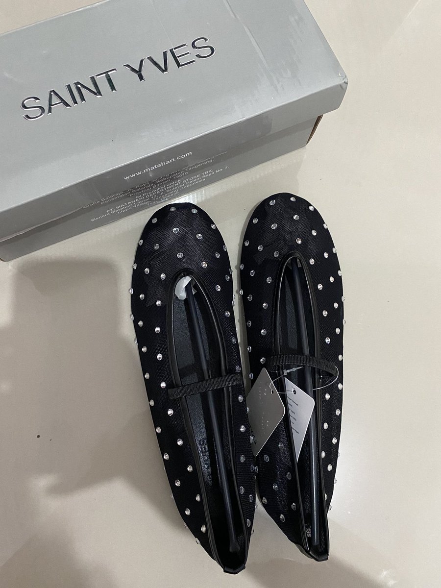 rembqn's tweet photo. wts mary jane st yves. uk 40 yaa. masi baru bgt. br 2x dipakai. 140k sajaaa🫶🏻🫶🏻🫶🏻 https://t.co/sL3aD5J1i3