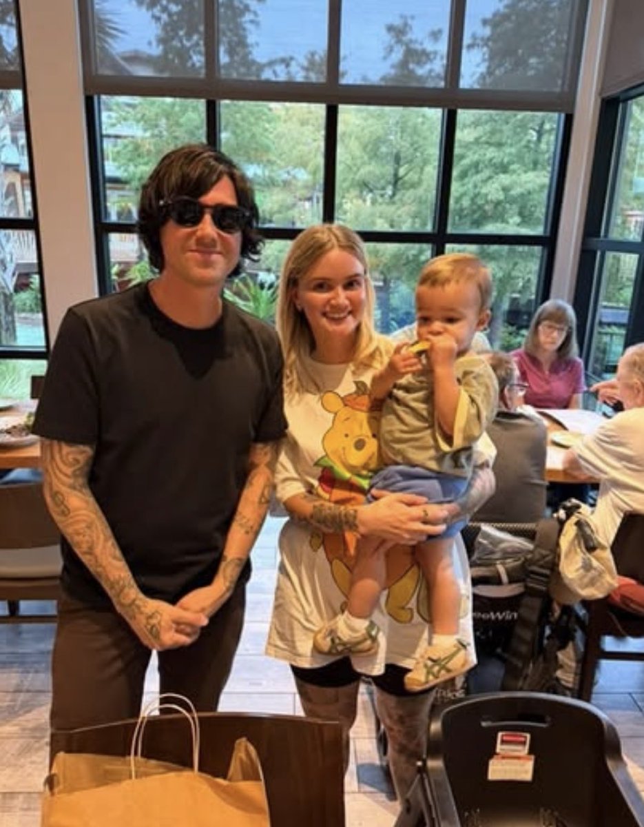 prodbykellin's tweet photo. awe some fans meeting Kellin yesterday at Julia Wolf’s concert and mentioning how kind he was 😭 https://t.co/5ZAKeWZN5l