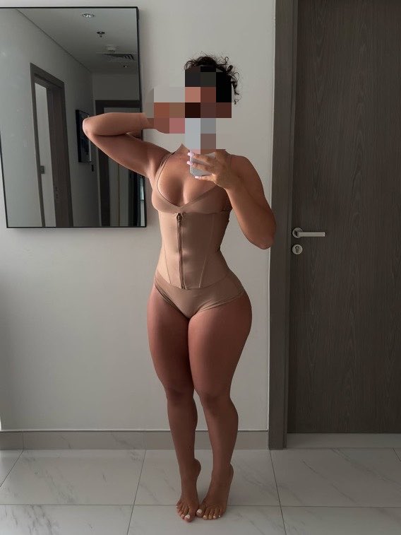 louise__sz's tweet photo. Pas envie de m’habiller aujourd’hui 
J’espère personne va sonner 😈🤭 https://t.co/VQW1395qj7