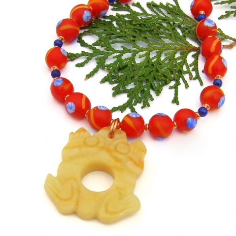 ShadowDogDesign's tweet photo. Unique Hand Carved #Frog #GoodLuck Aventurine Pendant #Necklace w/ Indonesian Glass Beads! via @ShadowDogDesign #cctag #ShopSmall #FrogLover #FrogNecklace https://t.co/0XD71gg1HV https://t.co/DENrpV3yea