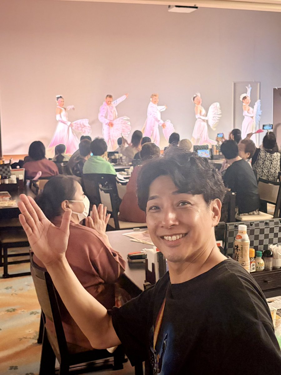 girigiri023's tweet photo. #湯〜とぴあ宝　#うたのギリギリおにいさんおねえさん #歌劇団ロジエ さん、同日開催✨たーっくさんのご来場頂き、ありがとうございました！
一緒に踊ってくれてありがとう🌈
また会おうねー！ https://t.co/Lfs1PPnv2V