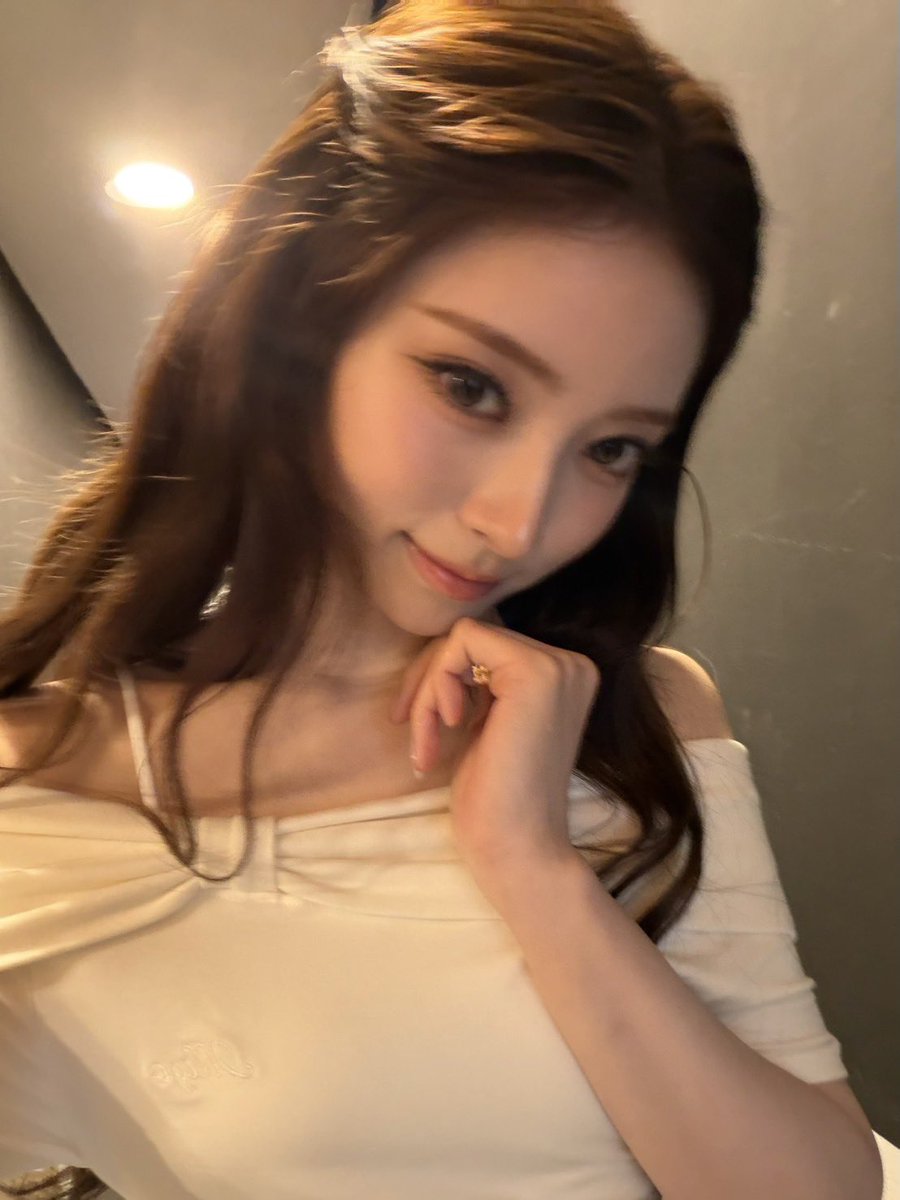 kwkwng's tweet photo. 안나짱 잘나온 셀카 빼고는 절대 보여주고싶지 않았는데 ㅋㅋ 이제 셀카고수 됐다고 이빠이 보낼거라고 선언함 <하.. 사랑해.. https://t.co/LsMZ0p6uoM