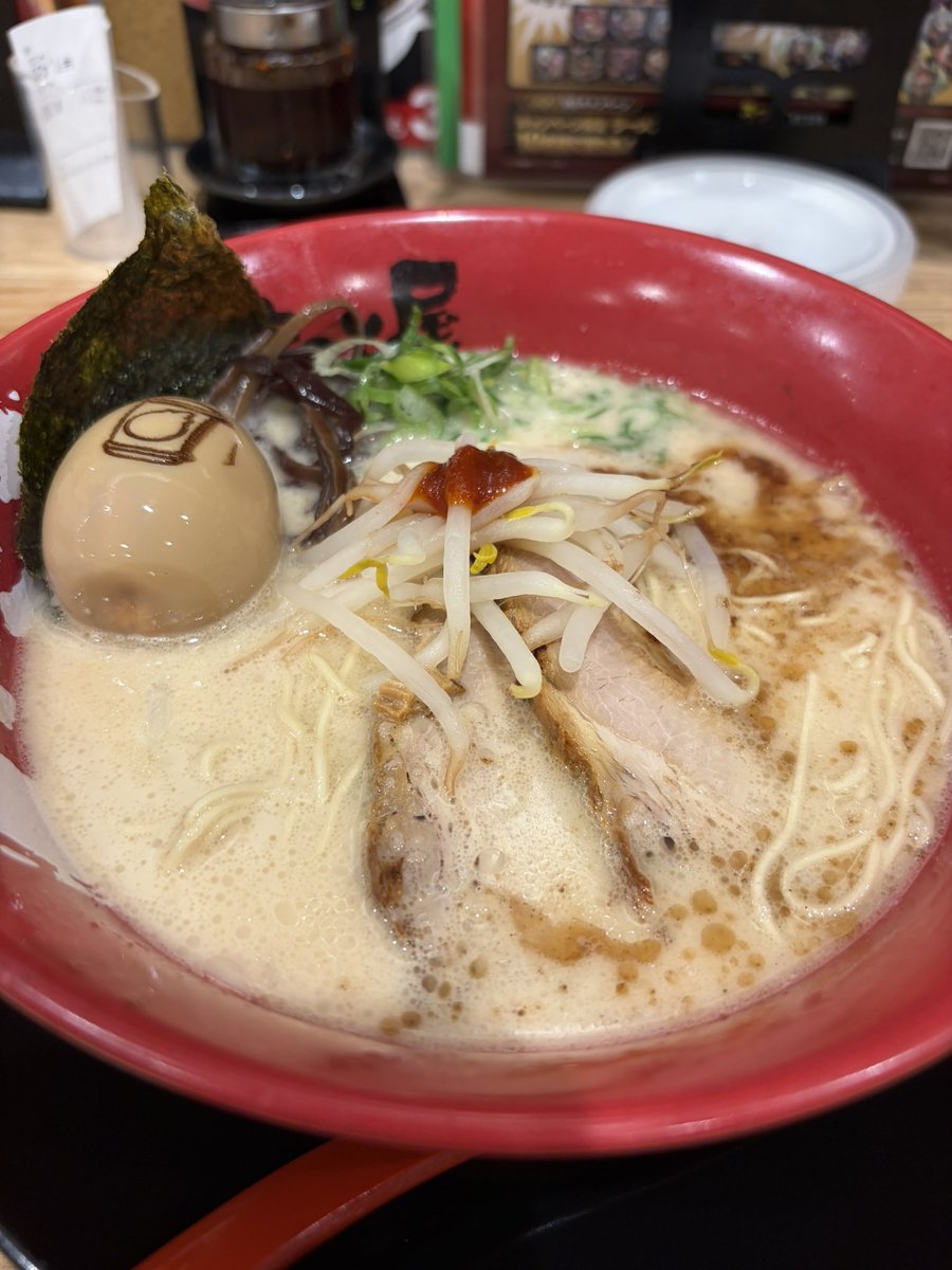 AE7osd's tweet photo. 獣神麺の白　食べに来た〜！
煮卵はスタミナミンかな？？

煮卵のデザインはランダムらしい〜 https://t.co/Qaamvztupu