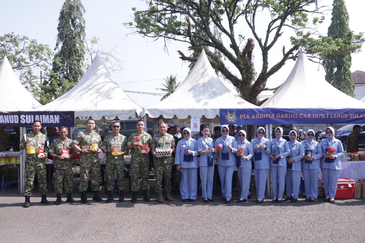 PenSulaiman's tweet photo. Sambut HUT Ke-81 TNI, Lanud Sulaiman Gelar Bazar UMKM https://t.co/JN93FodXE8