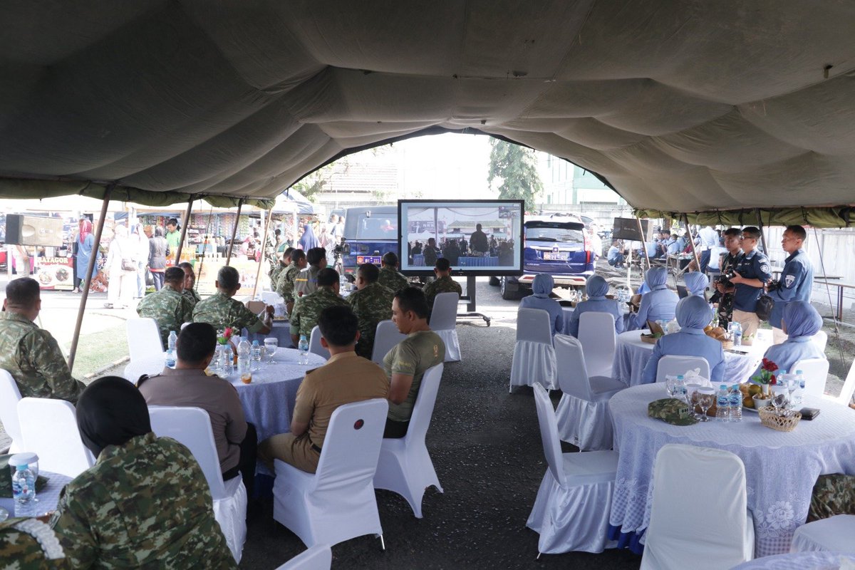 PenSulaiman's tweet photo. Sambut HUT Ke-81 TNI, Lanud Sulaiman Gelar Bazar UMKM https://t.co/JN93FodXE8