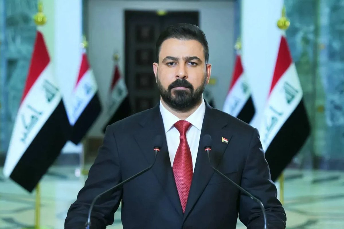 RastiHaber3's tweet photo. PKK’nın Irak’taki varlığı, Bağdat’ın silahsızlanma planında pazarlık konusu 

🔶Irak Başbakanı Ali Falih Zeydi, bağımsız milis yapılarını 30 Haziran 2027’ye kadar sona erdirmeyi hedeflediklerini söyledi. 

🔶Irak Başbakanı Ali Falih Zeydi, New York Times’a verdiği röportajda, ülkesindeki İran destekli silahlı grupların bağımsız askeri yapılarının sona erdirilmesi için hazırlanan planı ve bu planın Türkiye ile PKK boyutunu anlattı.

🔶İran destekli gruplar Türk askerlerinin çekilmesini şart koşarken Ankara, çekilmeyi PKK’nın Irak’taki kampları ve silahlarının tasfiyesine bağlıyor. 

🔶Şengal’de ise YBŞ’nin silah teslimi ve resmî güvenlik kurumlarına entegrasyonu gündemde.

https://t.co/RUKZRqhMZG