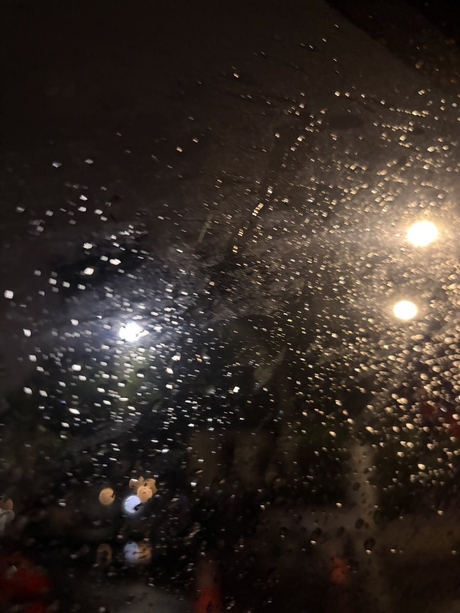 Y_CynthiaJKT48's tweet photo. Udah masuk musim hujan lagi! ☔️

Jangan lupa sedia payung sebelum hujan, sedia tiket VC sebelum ngobrol online dan sedia tiket MnG sebelum ngobrol offline 😇 https://t.co/QtBNWxJaql