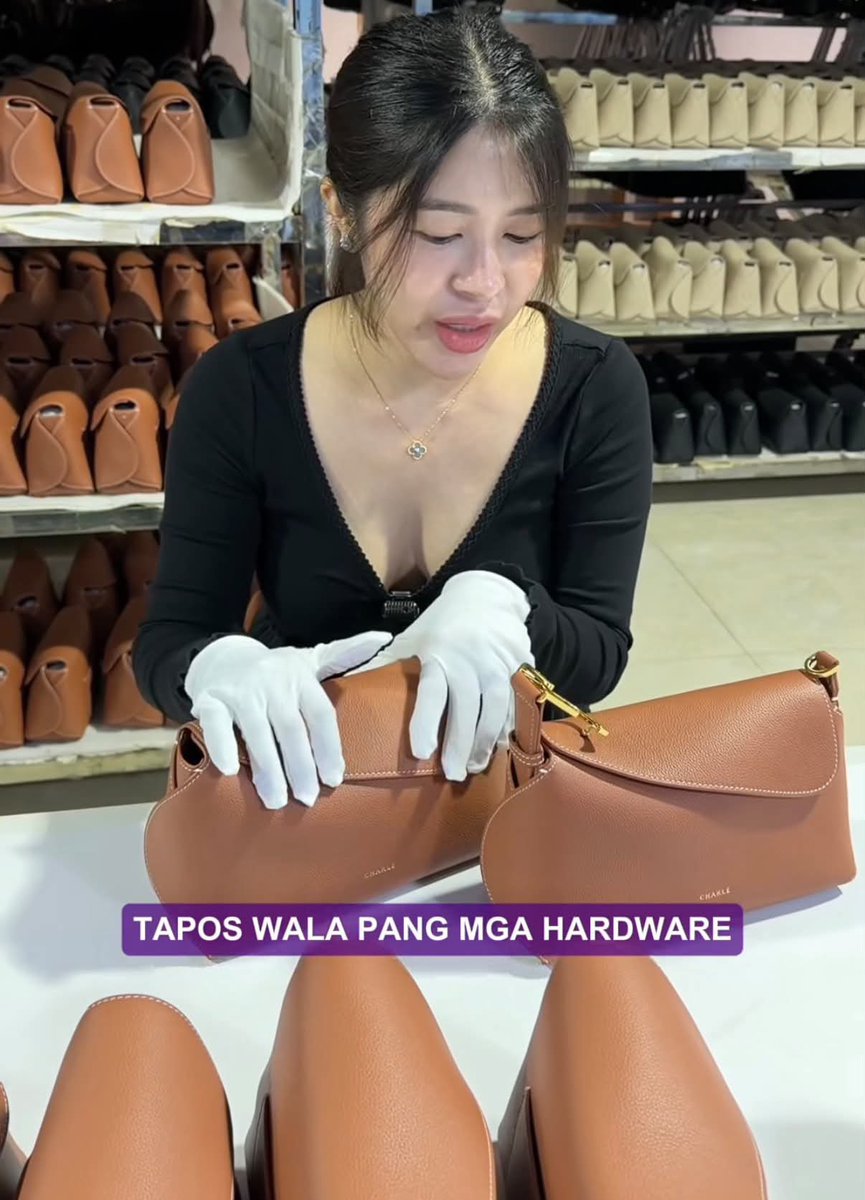 alluraxx's tweet photo. GIRLIES WHO LOVE THAT REAL LEATHER + EXPENSIVE-LOOKING BAG VIBE, COME HERE. 😭👜🤎

If bet niyo yung bags na parang from Miss Jaye Anne or may LOMAFE-ish aesthetic pero wala kayong ₱15K–₱20K budget… I GOTCHUUU. 😭🫶🏻

Ang daming affordable leather bag finds from China, Korea & Indonesia na worth checking out. 👀✨

Para sa mga kuripot pero gusto pa rin ng classy bag era. 😂💋