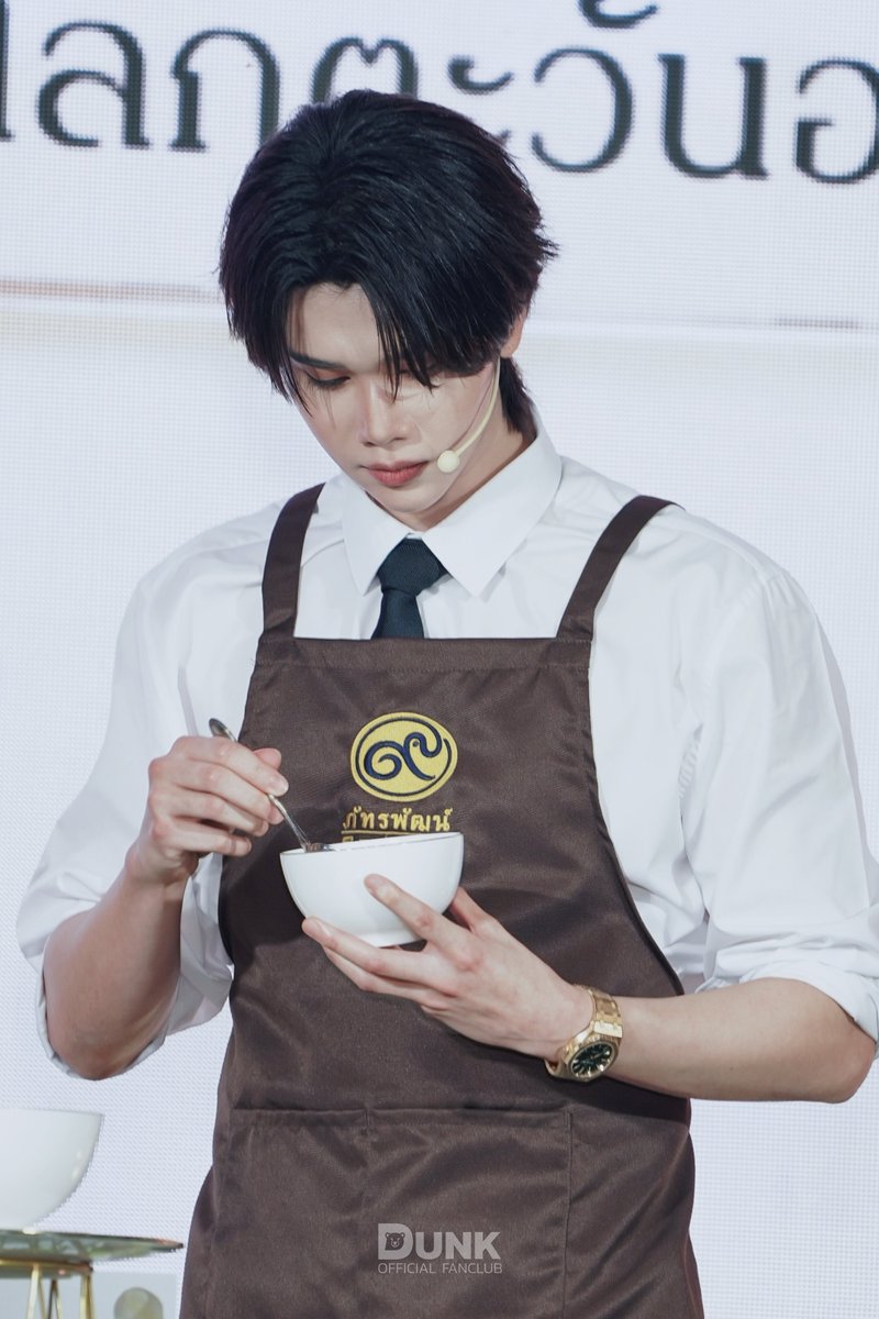 DunkOfficialFC's tweet photo. ผ้ากันเปื้อนเล็กไป หรือดังตัวโตเกินไป

DUNK X PATPAT
#CamelliaOil2026xDunk
#dunknatachai @dunknatachai https://t.co/dZUjnUvg5y