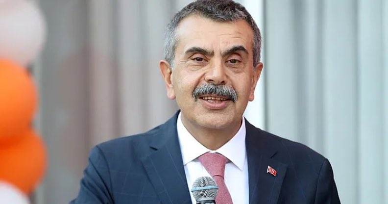 SolMedyaHaber58's tweet photo. “Her çocuk bize emanet” diyen Yusuf Tekin’in döneminde:

Doğrudan okul içinde 14 öğrenci, 6 öğretmen, 2 okul çalışanı ve 1 veli olmak üzere 23 kişi hayatını kaybetti.

(Toplumsal Muhalefet) https://t.co/0nWWqkypD3