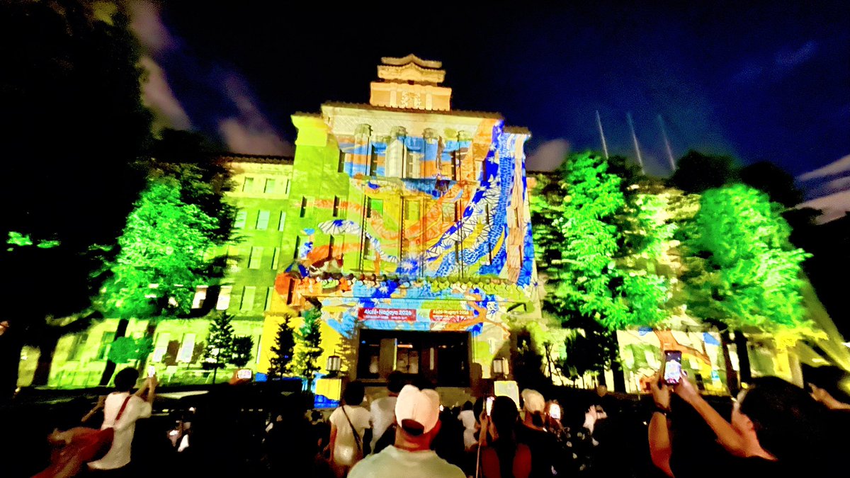 takuyakimura758's tweet photo. 名古屋市役所と愛知県庁のプロジェクションマッピング。

今夜は、ものすごい人の数でした。

映像が終わった瞬間、会場から盛大な拍手が沸き起こっていました。 https://t.co/yGloKZZ8TK
