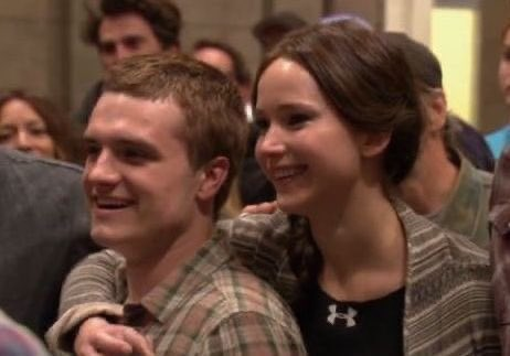 thngergames's tweet photo. em menos de dois meses vamos ver jennifer lawrence e josh hutcherson interpretando katniss e peeta de novo e isso vai mudar vidas https://t.co/2VqMXoSXGy